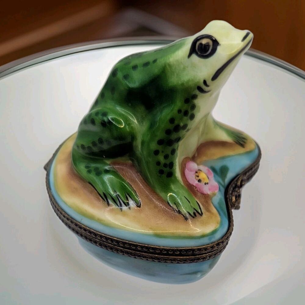 Limoges Frog on Lily Pad Trinket Box Hand Painted France Porcelain Signed PHB